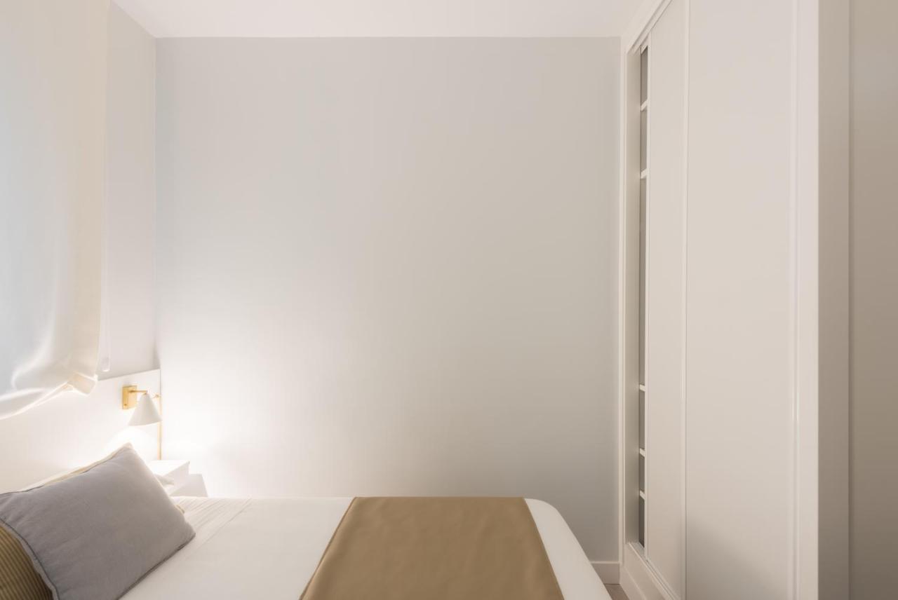 Carretas Apartments Madrid Exterior photo
