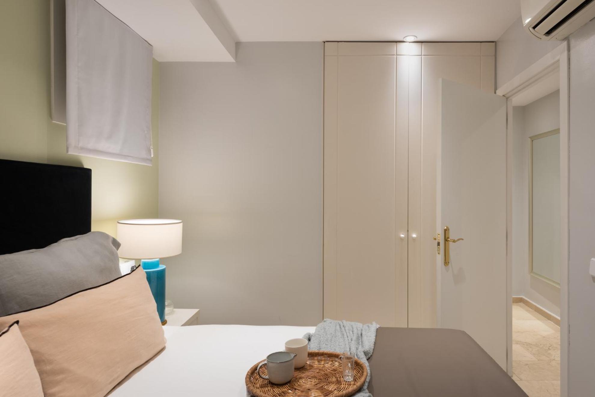 Carretas Apartments Madrid Exterior photo
