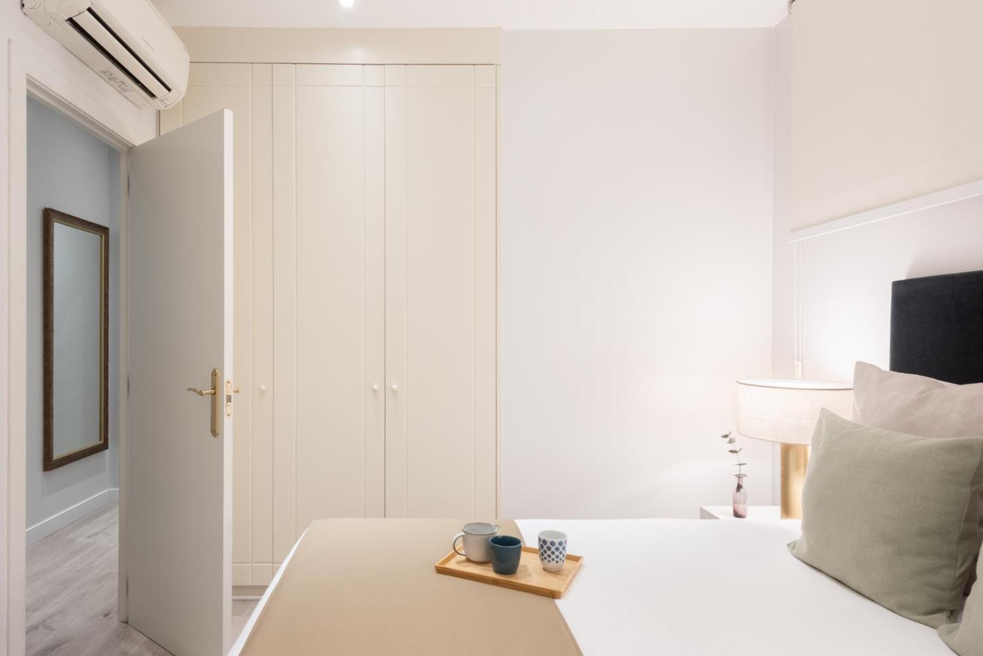 Carretas Apartments Madrid Exterior photo