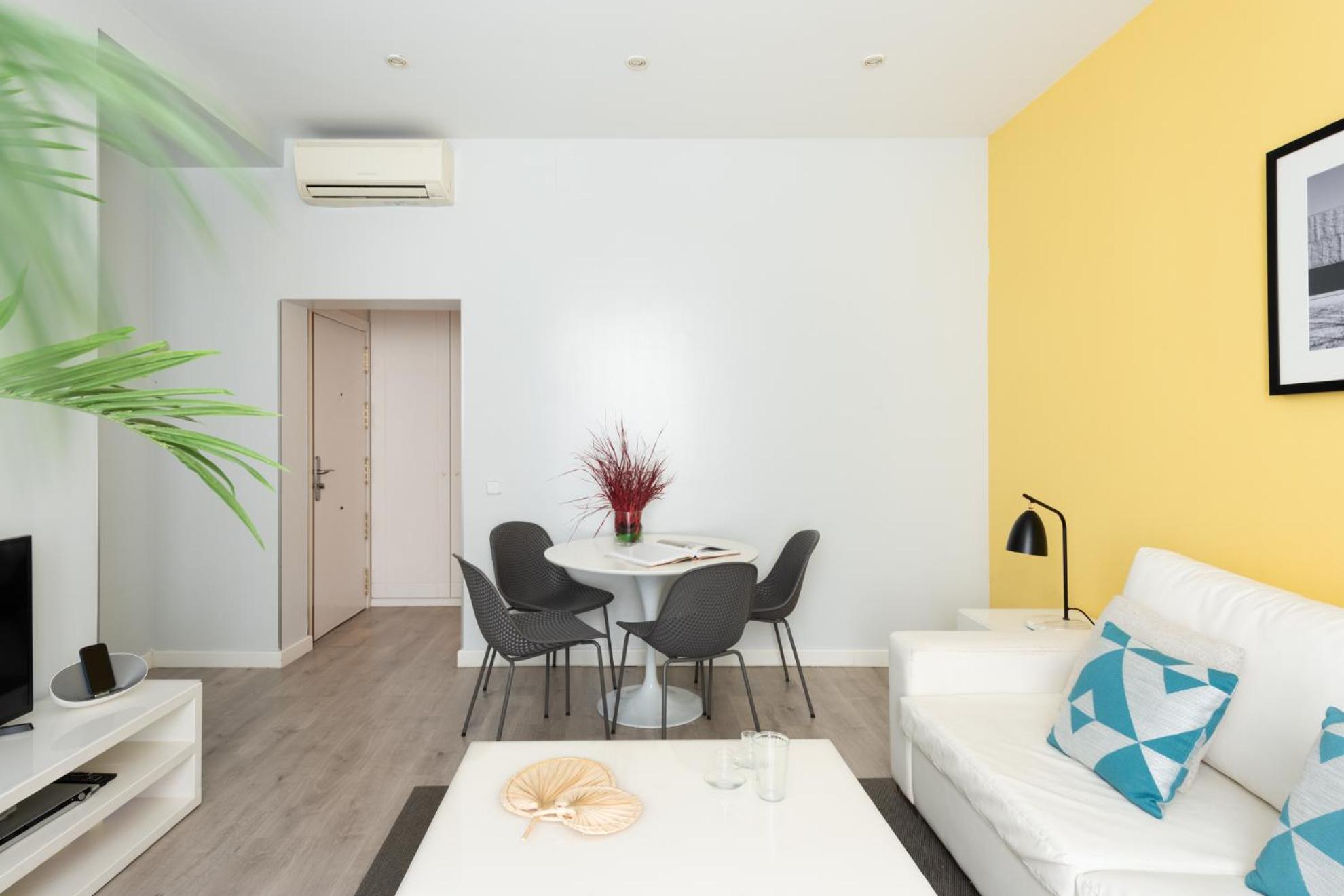 Carretas Apartments Madrid Exterior photo