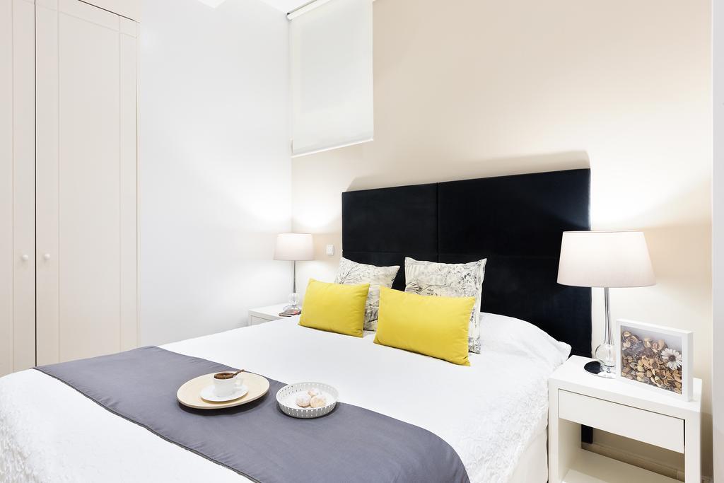 Carretas Apartments Madrid Exterior photo