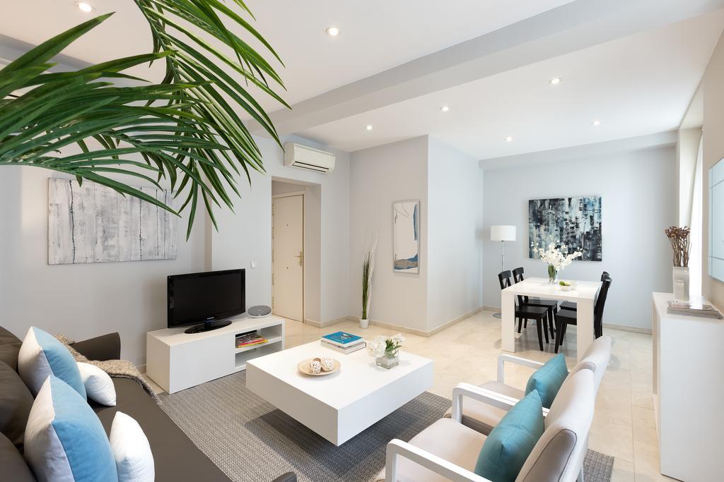 Carretas Apartments Madrid Exterior photo