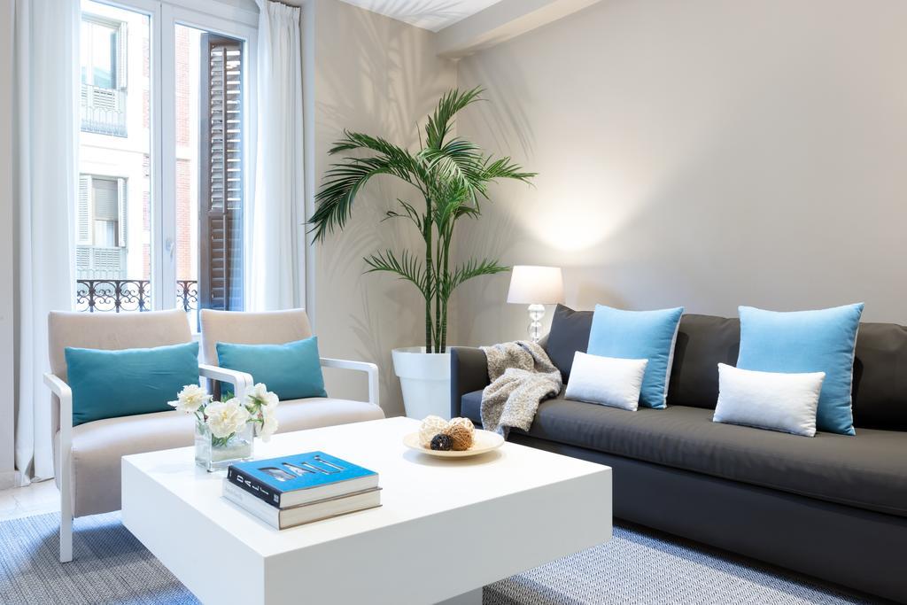 Carretas Apartments Madrid Exterior photo