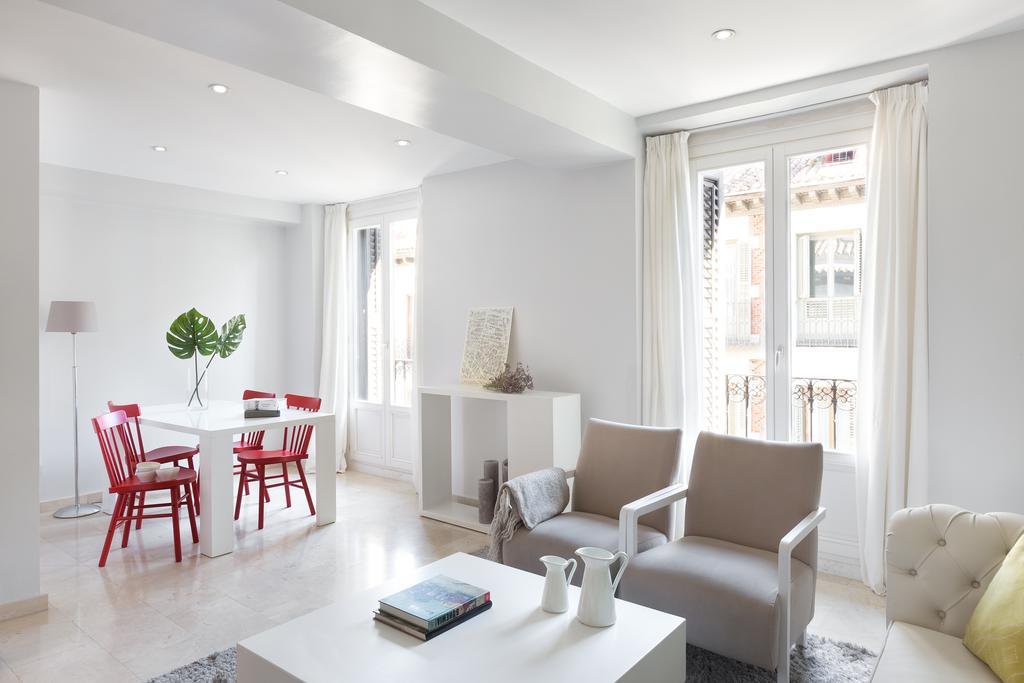 Carretas Apartments Madrid Exterior photo