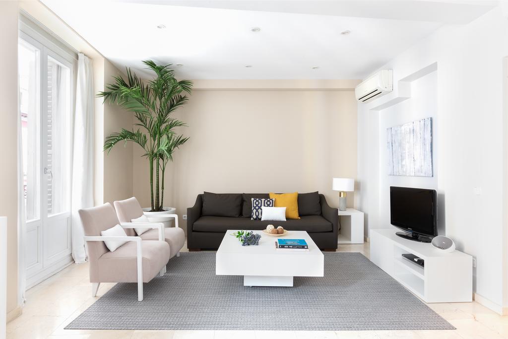 Carretas Apartments Madrid Exterior photo